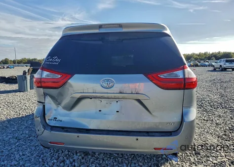 2015 Toyota Sienna Xle z USA, uszkodzony, nr VIN 5TDYK3DC3FS625954